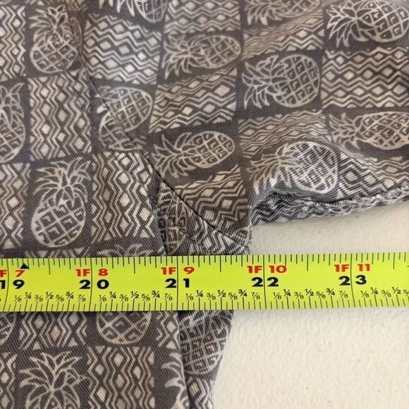 Tommy Bahama Shirt Men's Medium Gray Pineapple Button Up Short Sleeve Casual - Picture 8 of 8